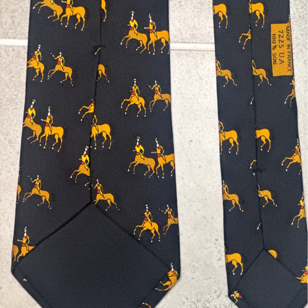 VINTAGE HERMES 100% silk 7225 UA made in France horse necktie